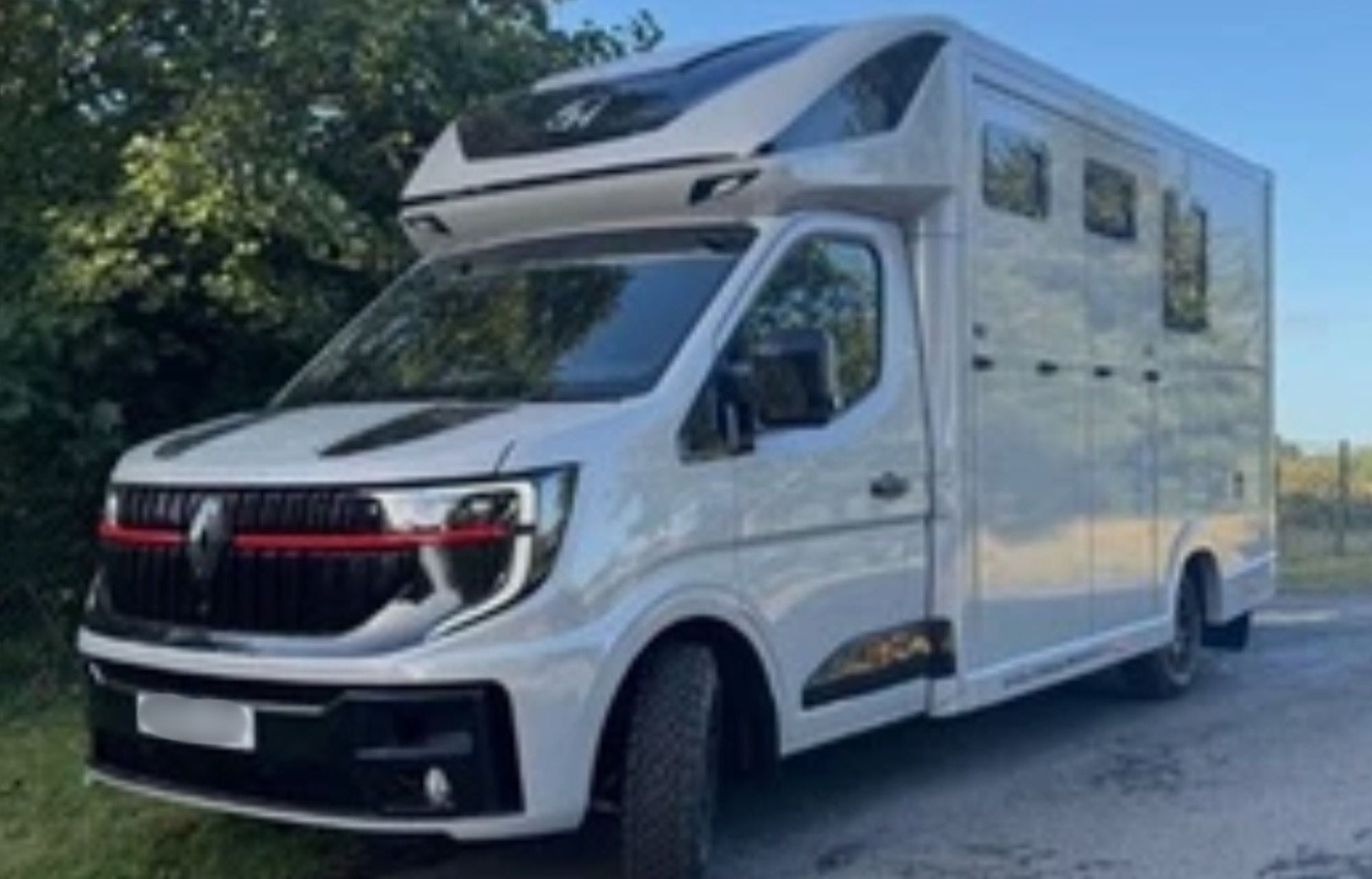 Modern 2 stall self drive horsebox for hire in Brill and Thame
